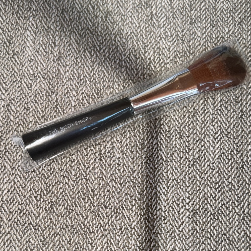New! Sealed The Body Shop Makeup Brush - Black Handle with Brown Bristles